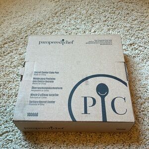 Pampered chef BNIB secret center cake pan